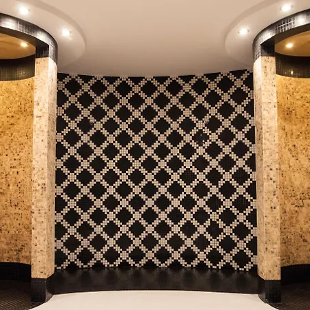 Dana Business & Conference Hotel 4*