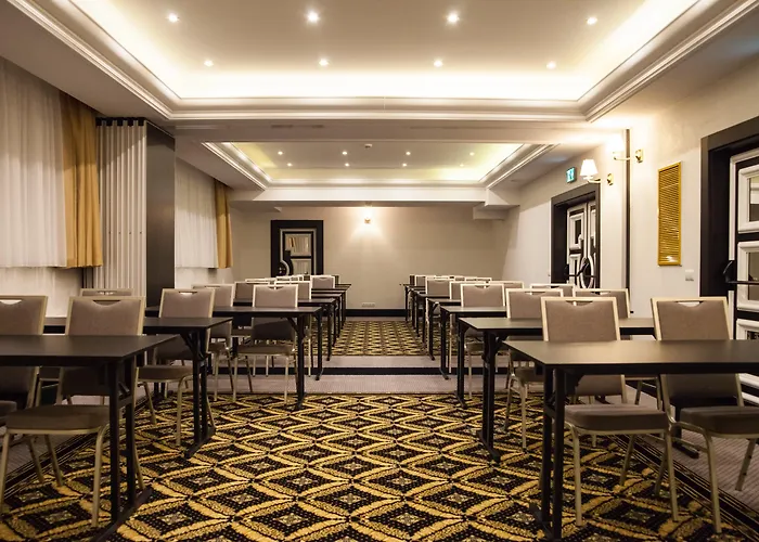 Dana Business & Conference فندق 4*