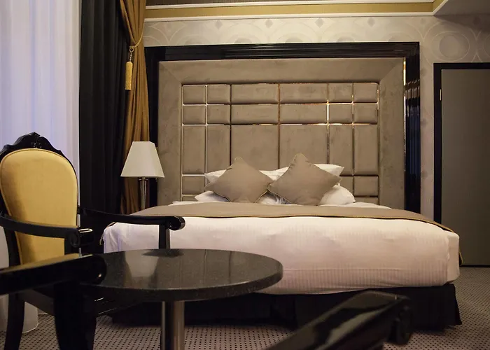 فندق Dana Business & Conference 4*